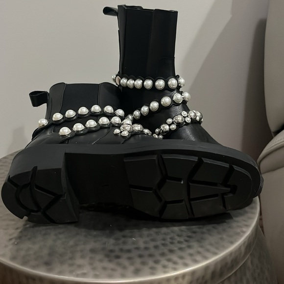 Brand new leather Zara ankle boots - Picture 3 of 4